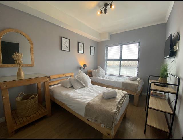 2 BEDROOM APARTMENT TO LET IN BEACHFRONT